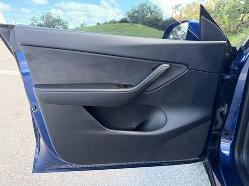 Used 2020 Tesla Model Y Long Range image 10