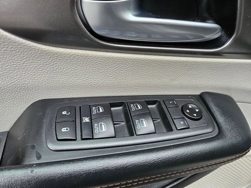 Used 2020 Chrysler Pacifica Touring-L Plus image 17