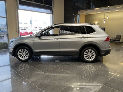 Used 2019 Volkswagen Tiguan SE w/ Panoramic Sunroof Package image 4