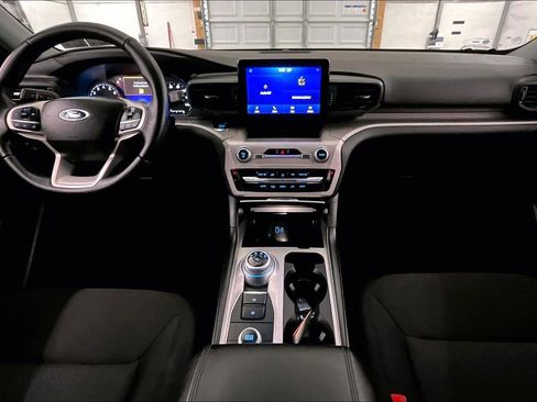 Used 2022 Ford Explorer XLT image 15