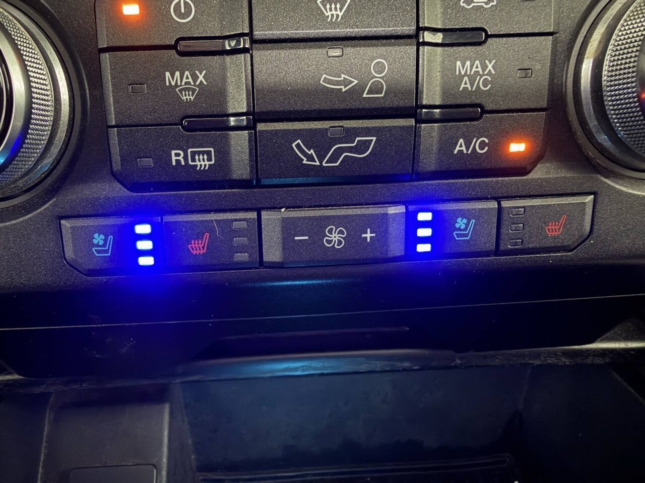 Used 2019 Ford F150 Platinum w/ Equipment Group 701A Luxury AWD/4WD image 37