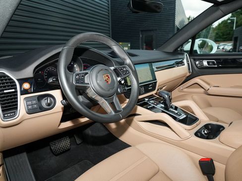 Certified 2022 Porsche Cayenne Coupe AWD/4WD image 4