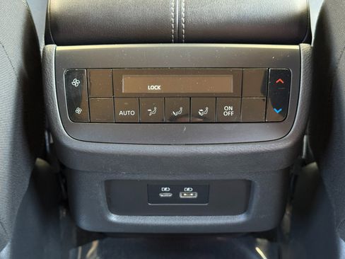 Used 2022 Nissan Pathfinder SV image 30