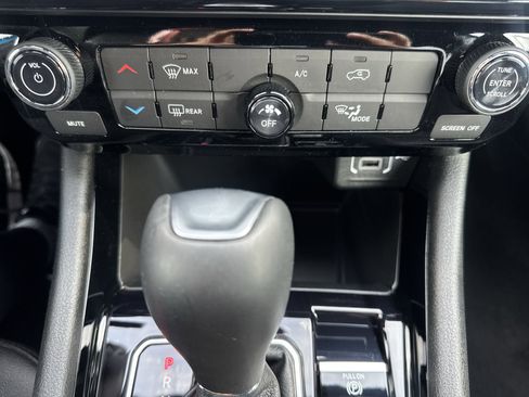 Used 2026 Jeep Compass Latitude AWD/4WD image 18