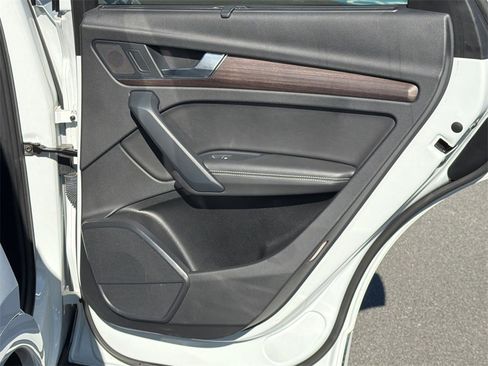 Used 2021 Audi Q5 2.0T Premium Plus w/ Premium Plus Package image 16