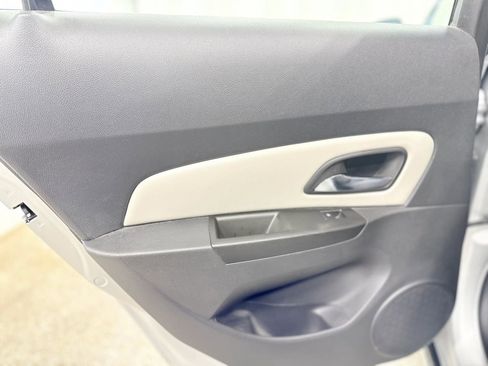 Used 2013 Chevrolet Cruze LT image 29