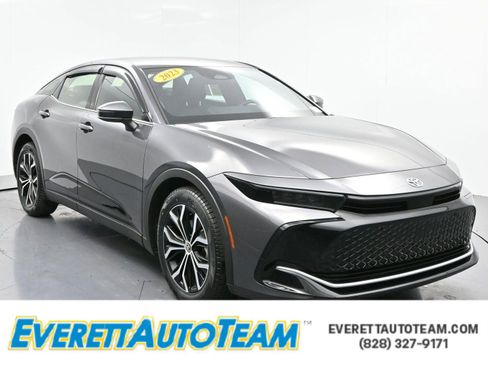 Used 2023 Toyota Crown Limited image 1