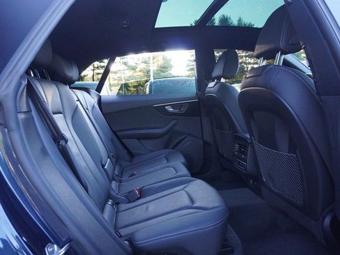 Used 2024 Audi Q8 Premium image 39