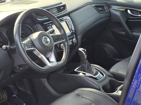 Used 2017 Nissan Rogue SL w/ SL Premium Package image 21