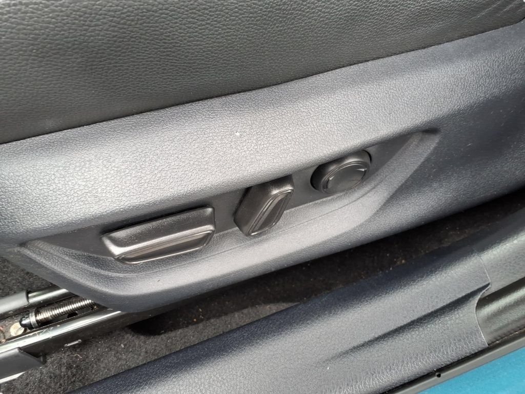 Used 2025 Toyota Camry SE FWD image 15