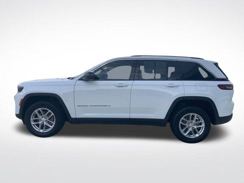 Used 2024 Jeep Grand Cherokee Laredo X RWD image 17
