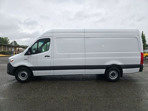 New 2025 Mercedes-Benz eSprinter 170 Cargo image 3