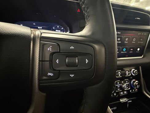 Used 2024 GMC Yukon XL Denali AWD/4WD image 19