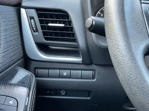 Used 2023 Nissan Rogue SV image 14