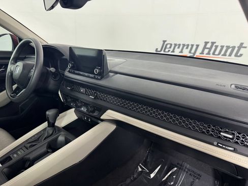 Used 2023 Honda Accord EX image 33