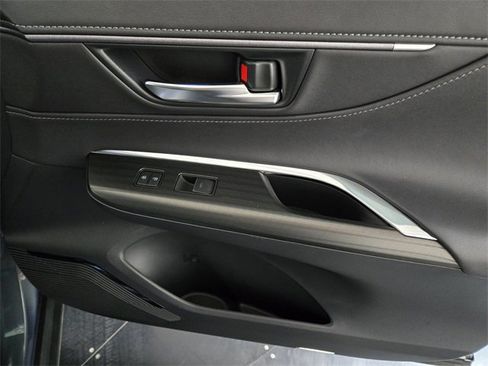 Used 2024 Toyota Venza Limited image 23