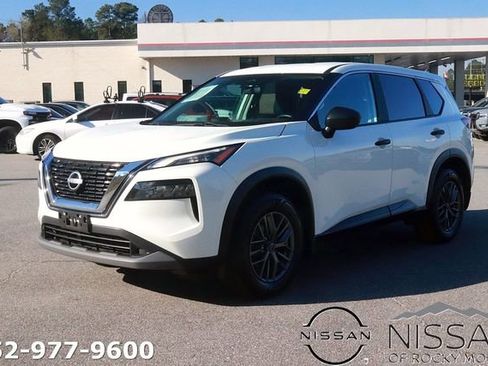 Used 2023 Nissan Rogue S image 4