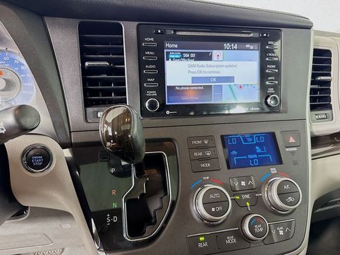 Used 2020 Toyota Sienna XLE Premium image 19