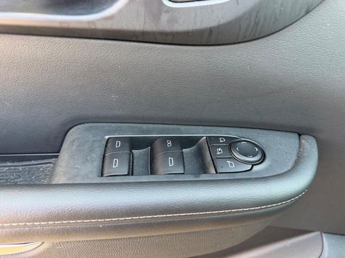 Used 2025 Buick Enclave Preferred AWD/4WD image 19