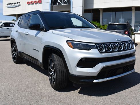 Used 2025 Jeep Compass Limited w/ Elite Group image 3