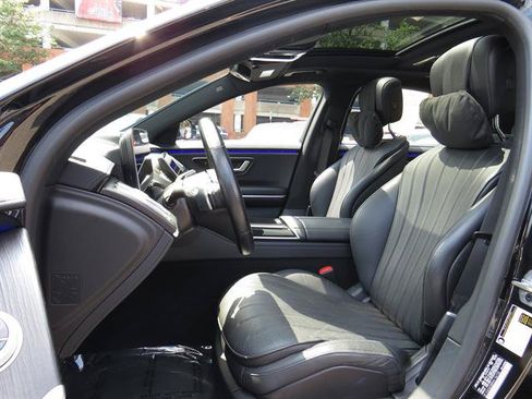 Used 2022 Mercedes-Benz S 500 4MATIC w/ AMG Line Package image 19