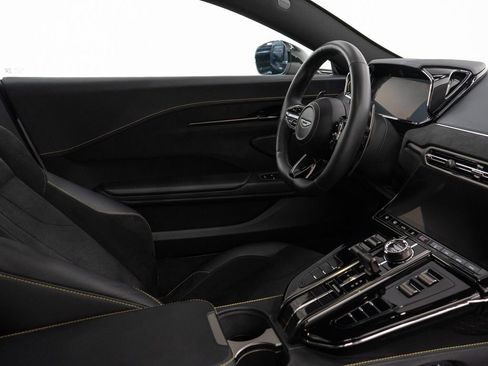 Used 2025 Aston Martin V8 Vantage image 21