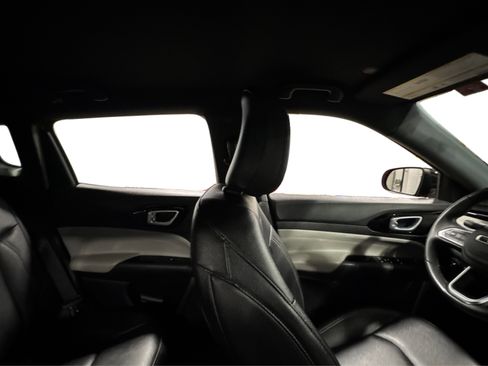 Used 2025 Jeep Compass Limited image 42