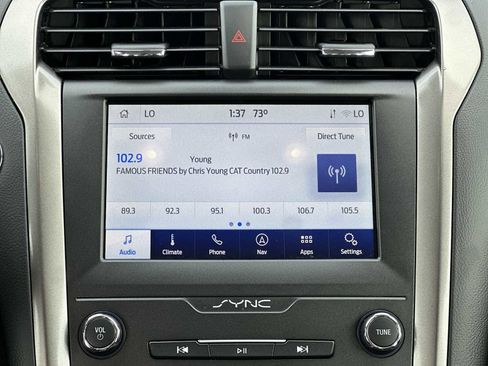 Used 2019 Ford Fusion SE image 12