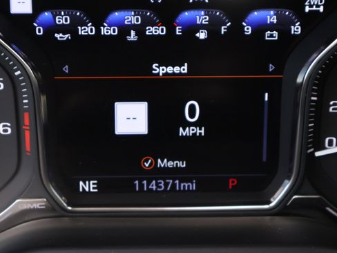 Used 2021 GMC Yukon Denali w/ Denali Premium Package image 3