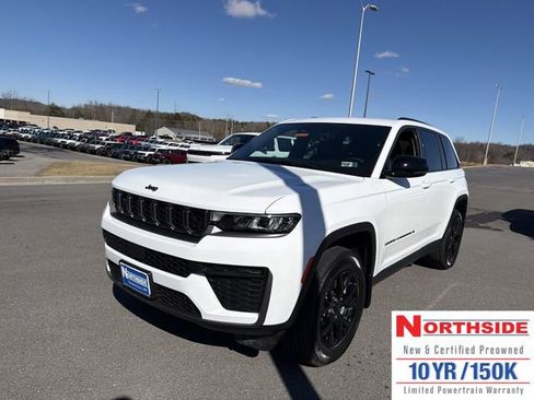 New 2026 Jeep Grand Cherokee Laredo image 1