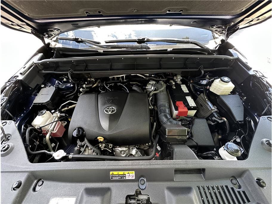 Used 2022 Toyota Highlander XLE AWD/4WD image 32