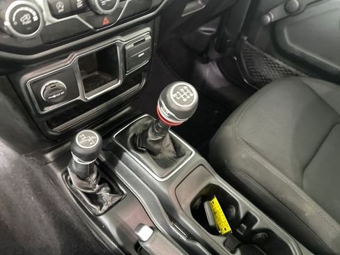 Used 2021 Jeep Wrangler Sport image 19