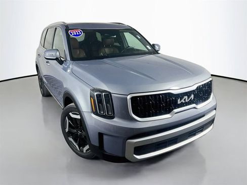 Used 2023 Kia Telluride EX w/ EX Captain's Chair Package AWD/4WD image 2
