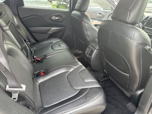 Used 2019 Jeep Cherokee Limited AWD/4WD image 15