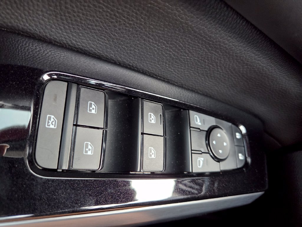 Used 2023 Nissan Pathfinder SL w/ SL Premium Package FWD image 21