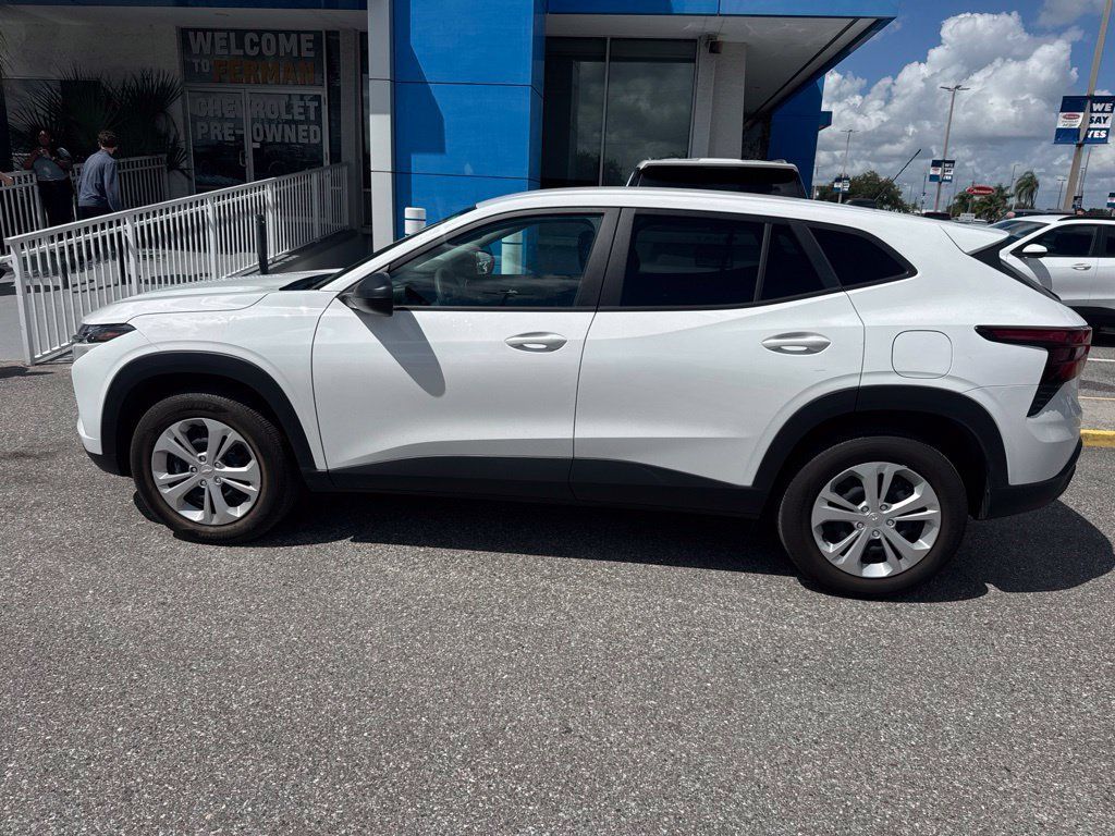 Used 2024 Chevrolet Trax LS FWD image 7