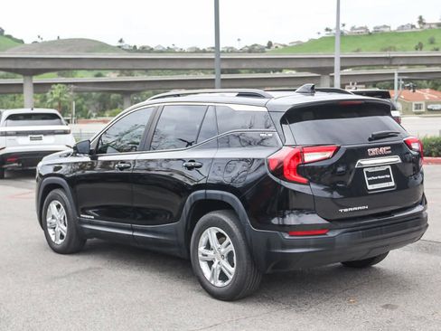 Used 2022 GMC Terrain SLE w/ Driver Convenience Package image 6