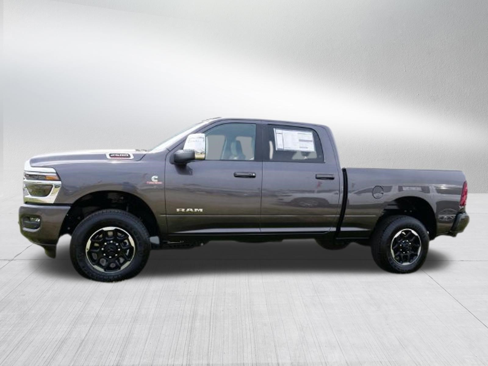 Used 2025 RAM 2500 Laramie AWD/4WD image 7