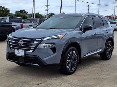 Used 2024 Nissan Rogue Platinum w/ Platinum Premium Package FWD image 3