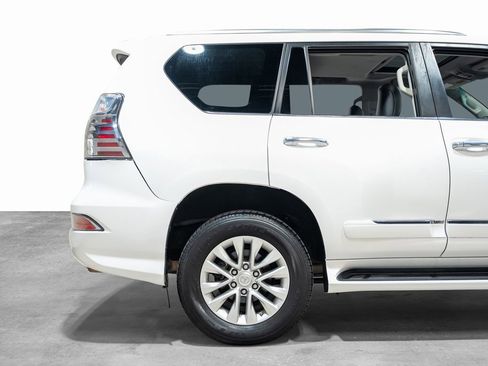 Used 2017 Lexus GX 460 Premium w/ Premium Package image 22