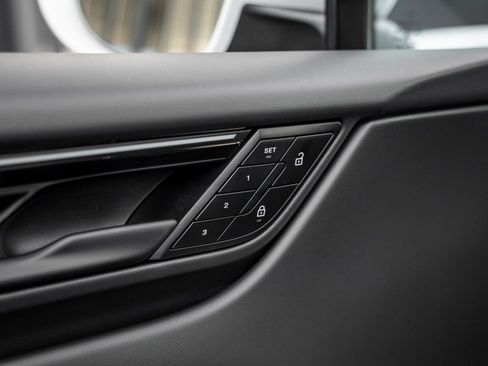 New 2026 Porsche Macan Electric RWD image 22