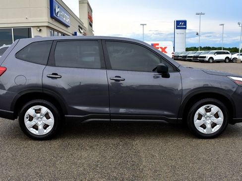 Used 2022 Subaru Forester AWD/4WD image 2