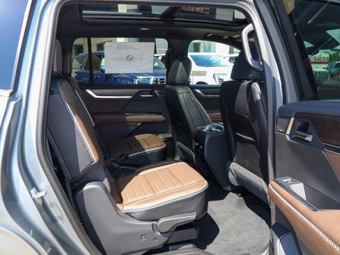 New 2027 GMC Acadia Denali Ultimate w/ LPO, Floor Liner Package AWD/4WD image 37
