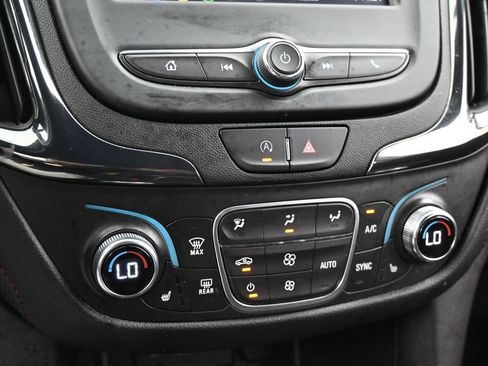 Used 2023 Chevrolet Equinox RS FWD image 19
