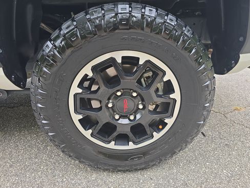 Certified 2025 Toyota Tacoma TRD Off-Road w/ TRD Off Road Premium Package AWD/4WD image 34