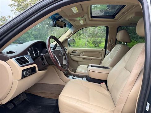 Used 2011 Cadillac Escalade ESV Premium AWD/4WD image 27