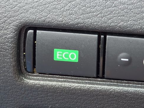 Used 2024 Nissan Sentra SV FWD image 9