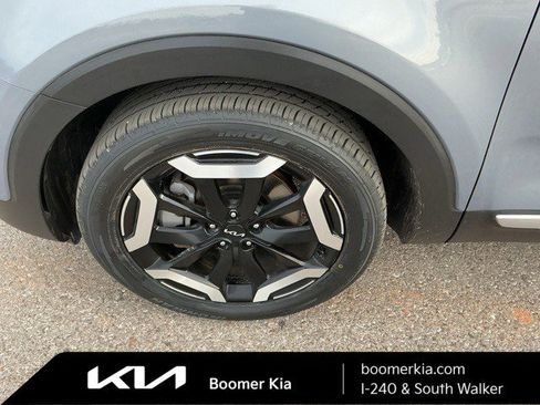 Used 2024 Kia Telluride EX w/ EX Captain's Chair Package image 9