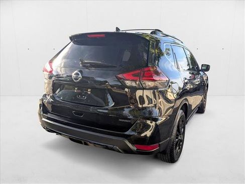 Used 2018 Nissan Rogue SV w/ Premium Package image 5
