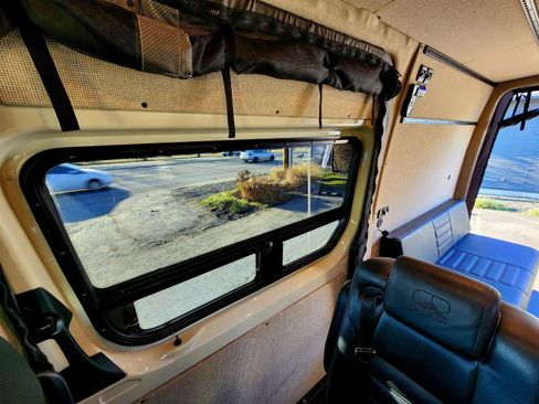 Used 2019 Mercedes-Benz Sprinter 2500 w/ Premium Plus Package image 19